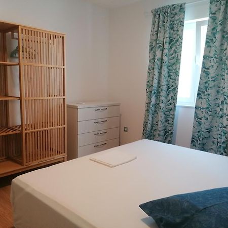 Apartmani Mares - 20 M From The Beach Brela Luaran gambar