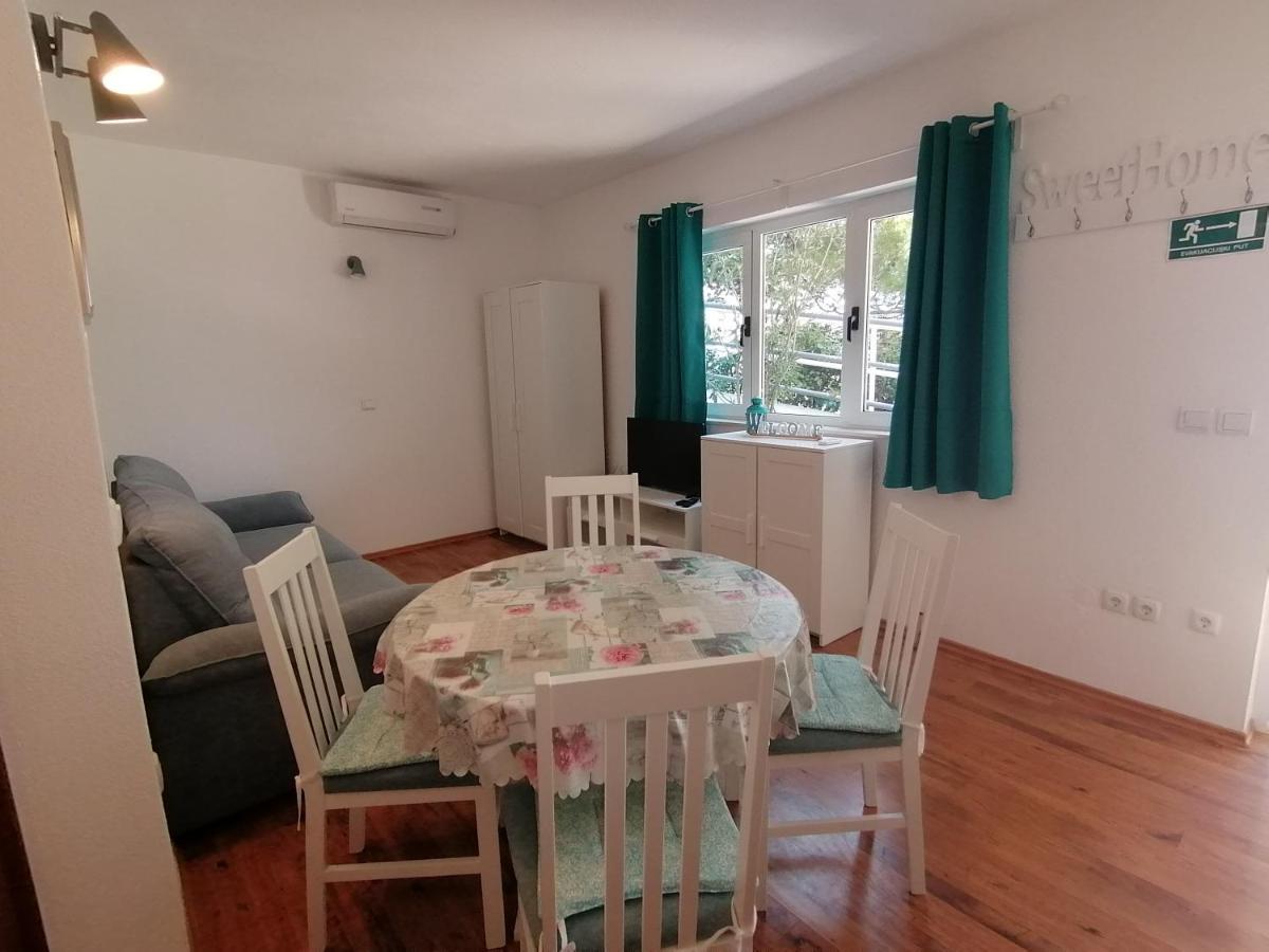 Apartmani Mares - 20 M From The Beach Brela Luaran gambar