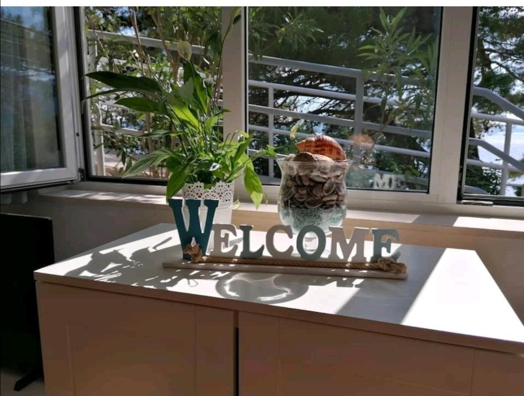 Apartmani Mares - 20 M From The Beach Brela Bilik gambar