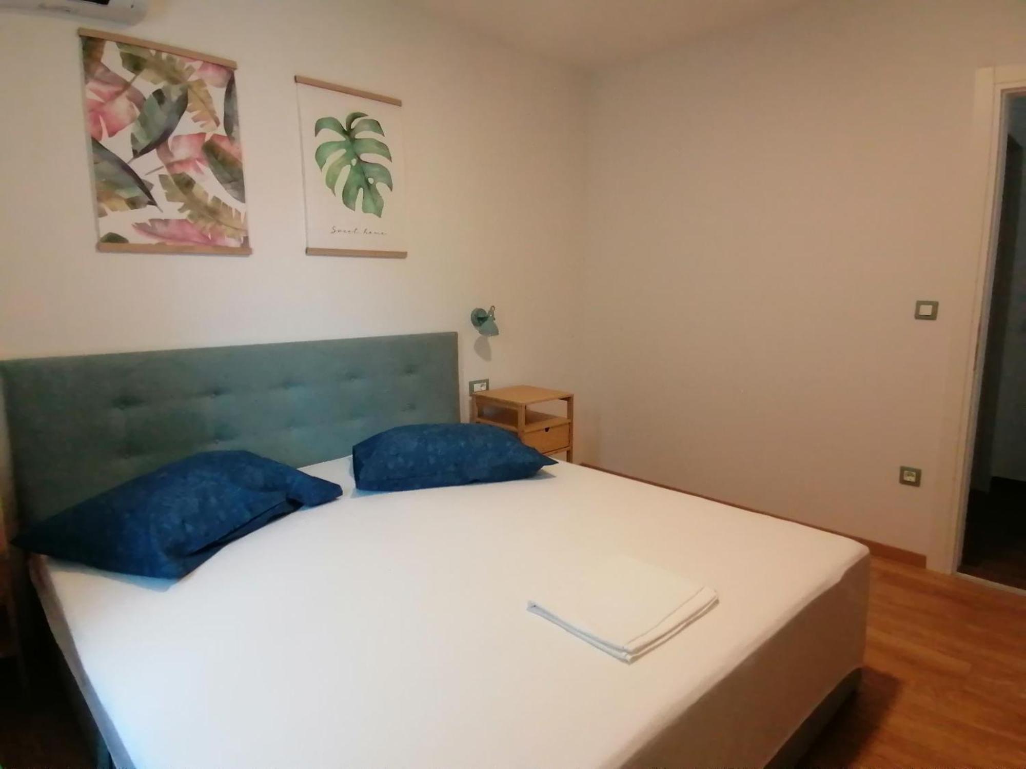 Apartmani Mares - 20 M From The Beach Brela Luaran gambar