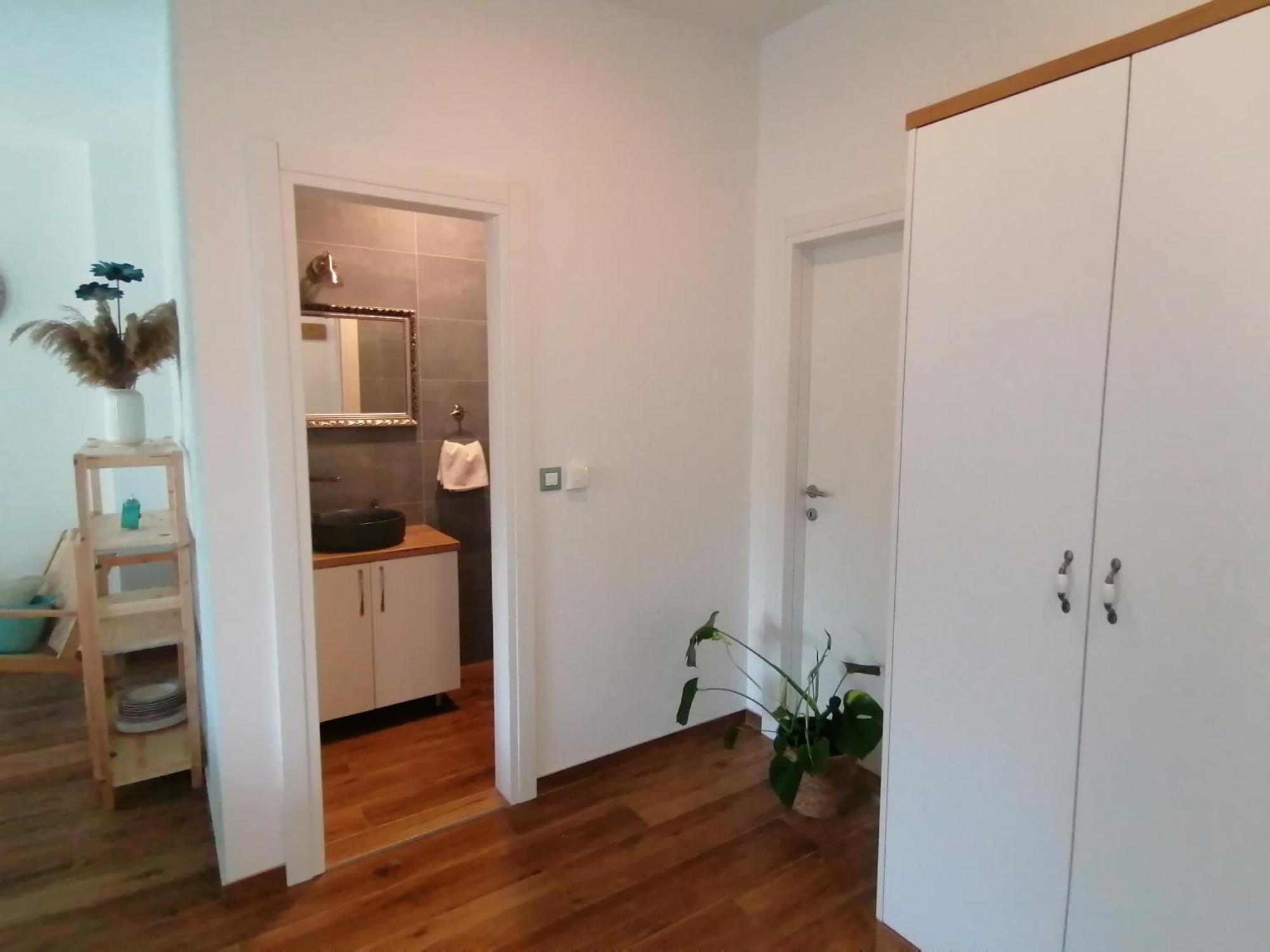 Apartmani Mares - 20 M From The Beach Brela Luaran gambar