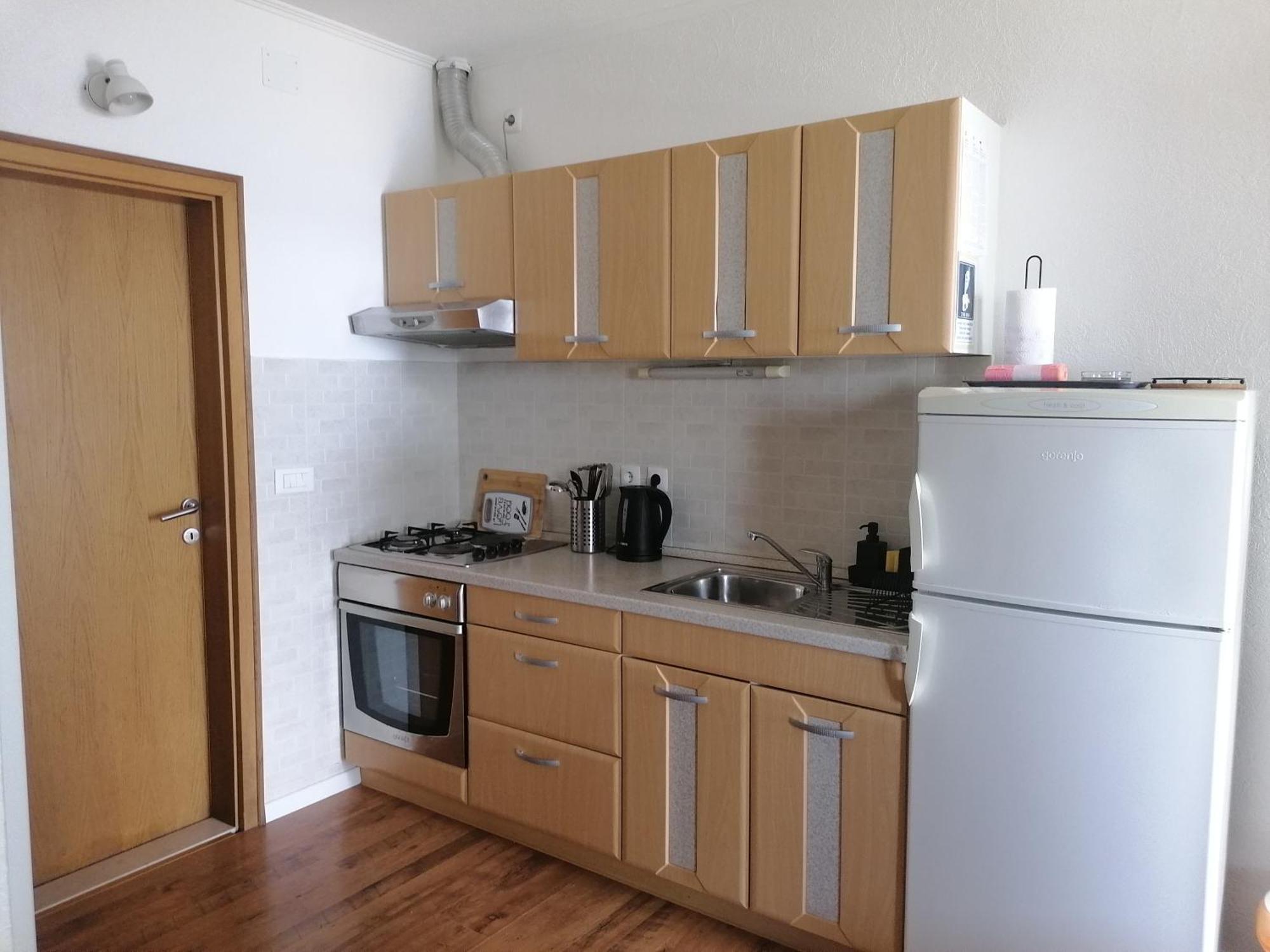 Apartmani Mares - 20 M From The Beach Brela Bilik gambar